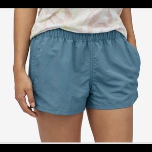 Patagonia women’s barely baggies 2.5” inseam shorts, size medium